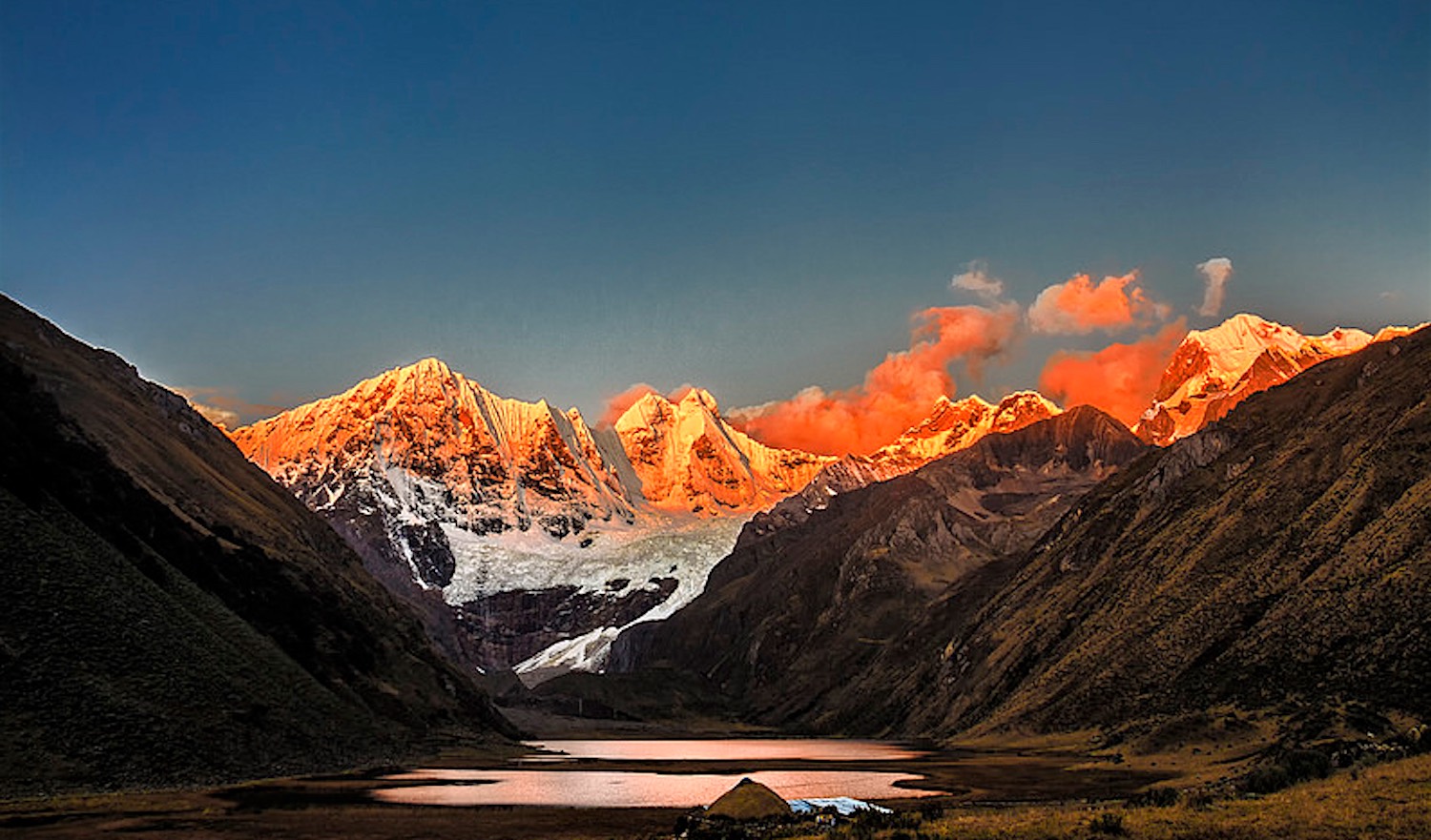 Кордильеры какая америка. Андские Кордильеры. Горы Анды (Andes) Перу. Кордильеры Чили. Горы в Перу Кордильеры.